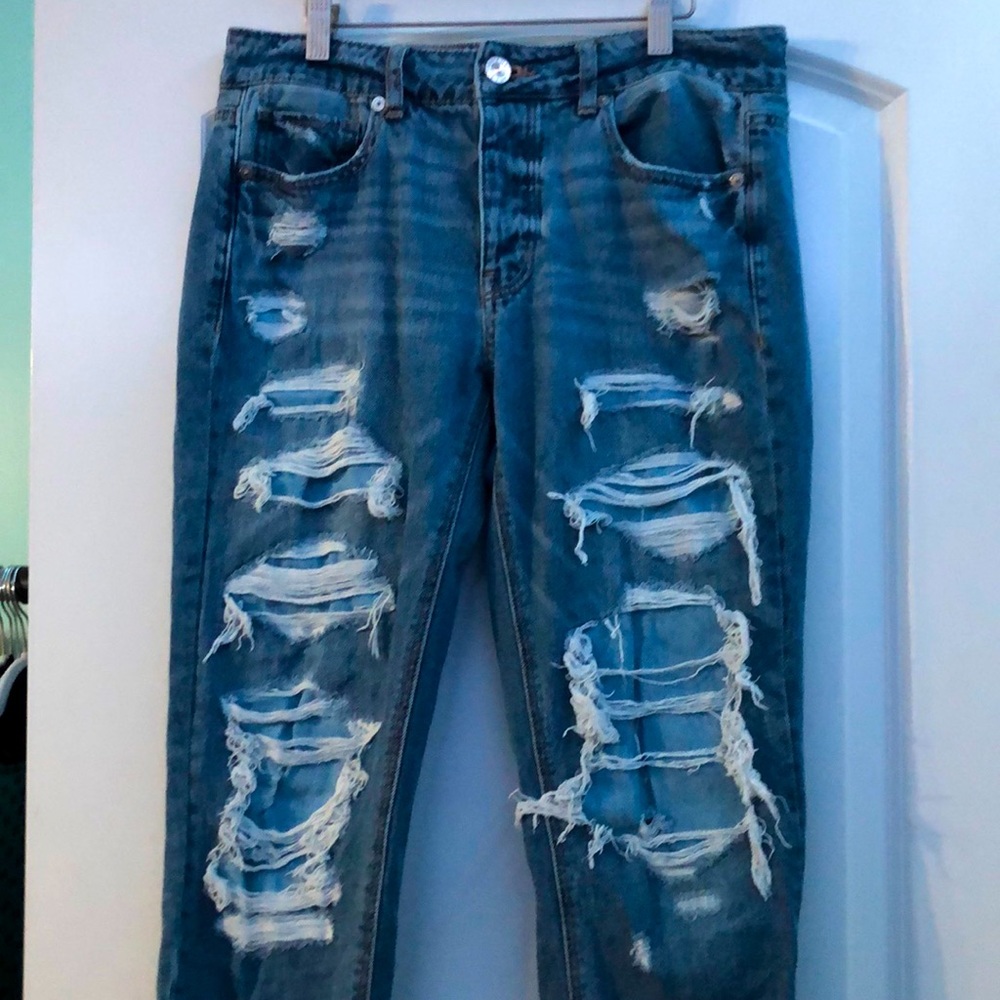 Used cute American Eagle ripped high rise jeans!👖